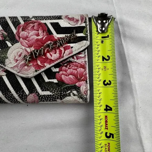 Betsey Johnson Womens Wallet Pink Rose Floral w White & Black Snap Closure Logo - Picture 3 of 7